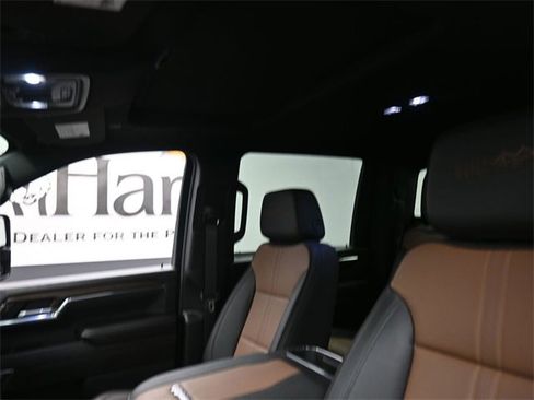 Used 2024 Chevrolet Silverado 2500 High Country w/ High Country Premium Package image 17