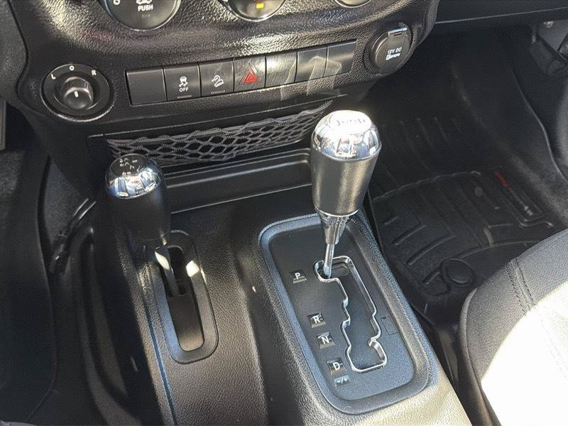 Used 2015 Jeep Wrangler Unlimited Sport w/ Quick Order Package 24S AWD/4WD image 18