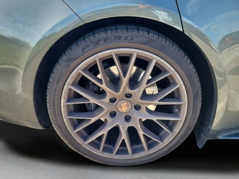 Used 2022 Porsche Panamera GTS image 9