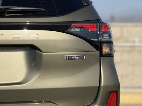 Used 2025 Subaru Forester Premium image 12