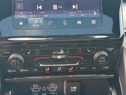 Used 2023 Jeep Grand Cherokee L Laredo image 19