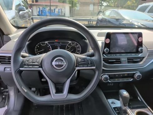 Used 2024 Nissan Altima 2.5 SV FWD image 23