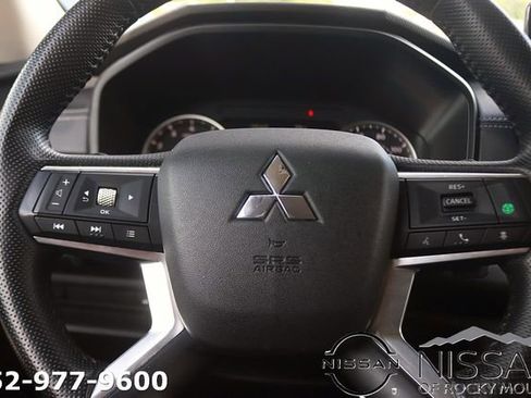 Used 2024 Mitsubishi Outlander SE AWD/4WD image 18