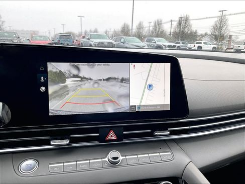 Used 2025 Hyundai Elantra SEL FWD image 19