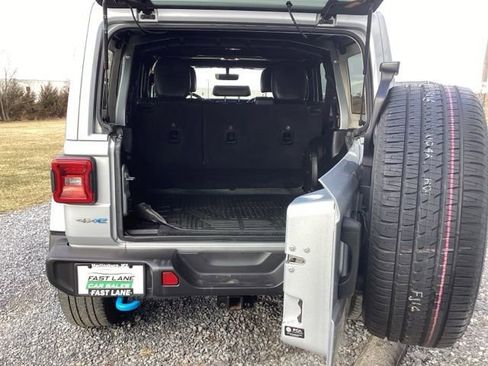 Used 2023 Jeep Wrangler Unlimited Sahara w/ Cold Weather Group AWD/4WD image 8