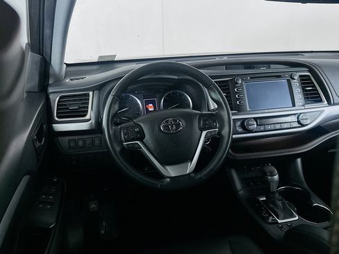 Used 2019 Toyota Highlander XLE image 18