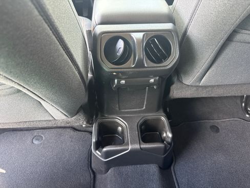Used 2025 Jeep Wrangler Unlimited Sport AWD/4WD image 7