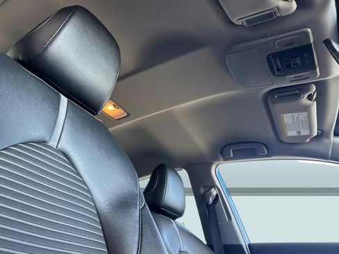 Used 2019 Toyota Camry SE image 25