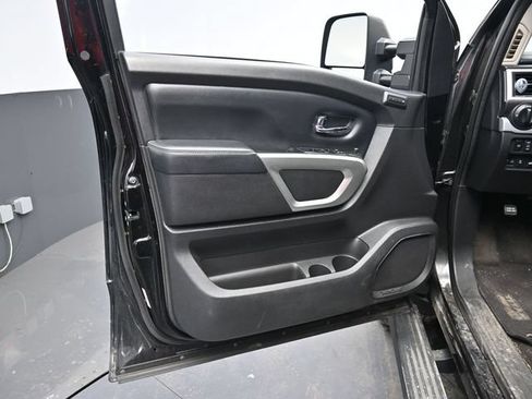 Used 2016 Nissan Titan PRO-4X w/ Pro-4x Convenience Package AWD/4WD image 12