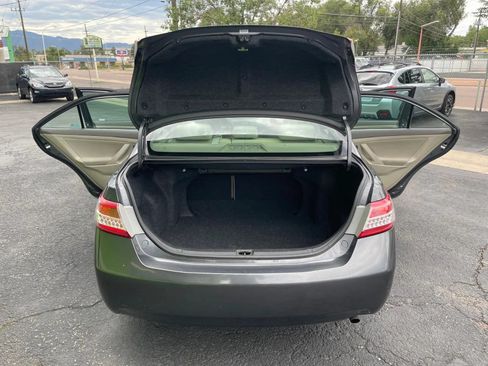 Used 2011 Toyota Camry LE FWD image 17