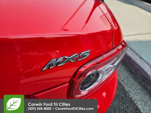 Used 2013 MAZDA MX-5 Miata Club RWD image 8