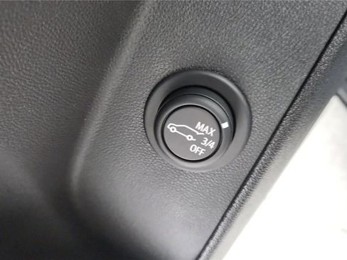 Used 2024 Chevrolet Equinox LT FWD image 35