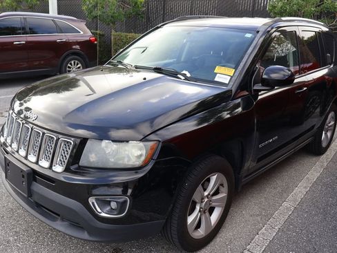 Used 2015 Jeep Compass High Altitude image 2