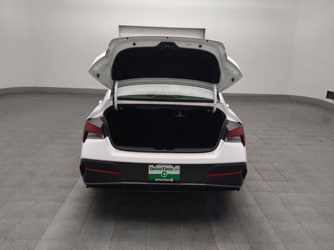 Used 2024 Hyundai Elantra SE image 29