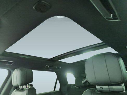 Used 2025 Land Rover Range Rover Sport SE image 12