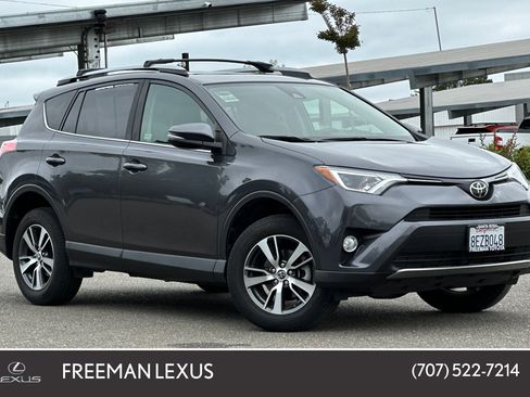 Used 2018 Toyota RAV4 XLE FWD image 1