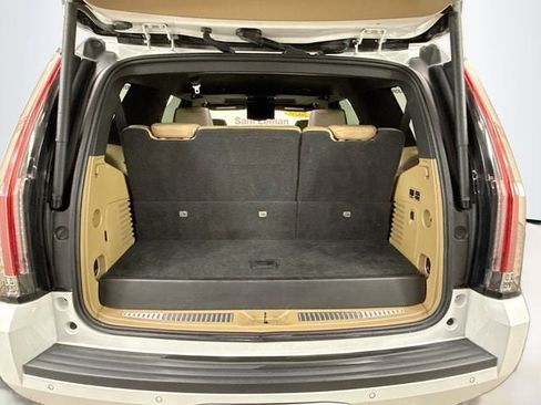 Used 2020 Cadillac Escalade Platinum image 31