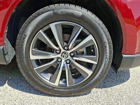 Used 2021 Toyota Venza LE AWD/4WD image 26