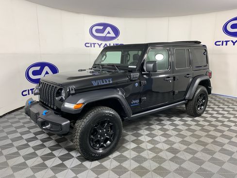 Used 2023 Jeep Wrangler Unlimited w/ Sun & Screen Package AWD/4WD image 7