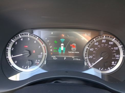 Used 2023 Toyota Highlander LE FWD image 13