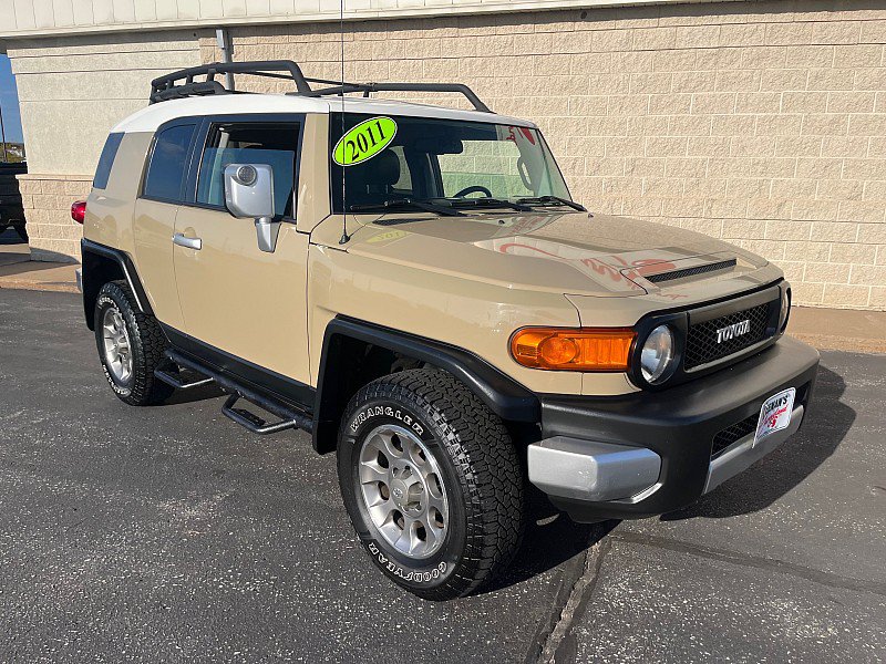 Used 2011 Toyota FJ Cruiser 4WD w/ Convenience Pkg image 2