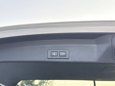 Used 2022 Subaru Ascent Limited w/ Technology Package AWD/4WD image 16