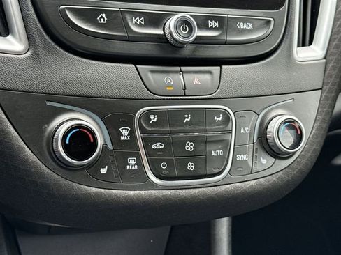 Used 2025 Chevrolet Malibu LT FWD image 21