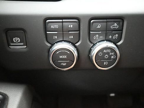 Used 2025 GMC Sierra 1500 AT4 w/ AT4 Premium Package AWD/4WD image 12