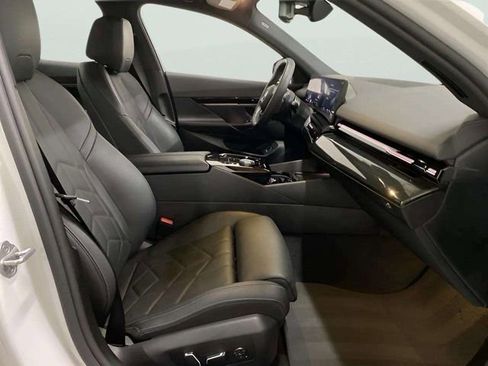 Used 2025 BMW 530i image 43