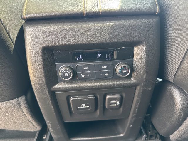Used 2020 Chevrolet Traverse Premier w/ Redline Edition AWD/4WD image 23