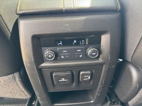 Used 2020 Chevrolet Traverse Premier w/ Redline Edition AWD/4WD image 23