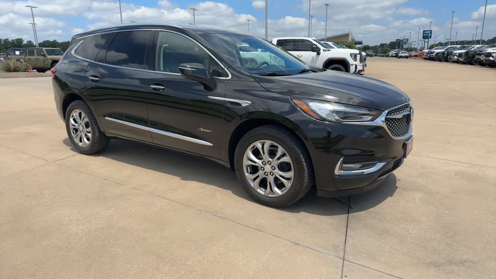 Used 2021 Buick Enclave Avenir w/ Avenir Technology Package FWD image 3