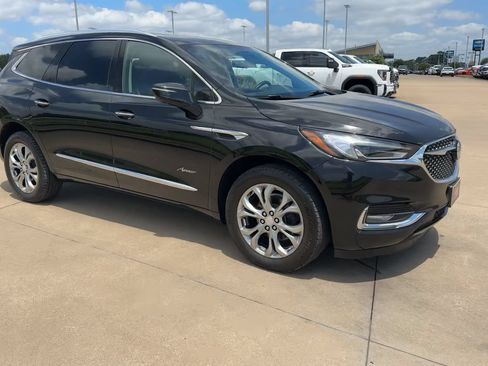 Used 2021 Buick Enclave Avenir w/ Avenir Technology Package FWD image 3