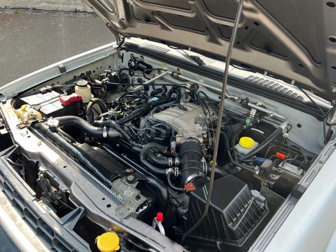 Used 2002 Nissan Xterra XE image 12