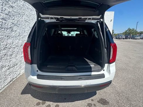 Used 2024 GMC Yukon XL AT4 w/ Technology Package AWD/4WD image 5
