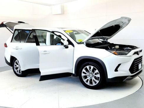 Certified 2025 Toyota Grand Highlander FWD image 12