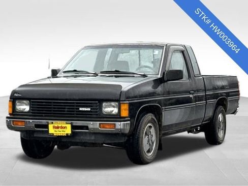Used 1987 Nissan Pickup SE image 3