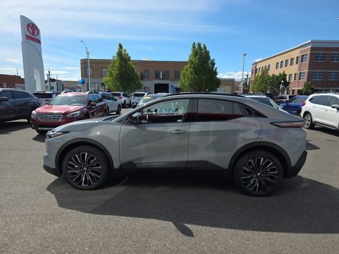 Used 2026 Toyota C-HR AWD/4WD image 6