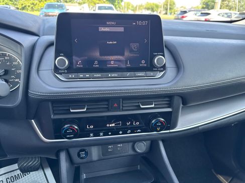 Used 2024 Nissan Rogue SV FWD image 17