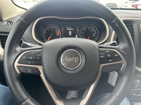 Used 2016 Jeep Cherokee Latitude w/ Comfort & Sound Group FWD image 10