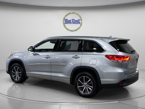 Used 2017 Toyota Highlander XLE AWD/4WD image 3
