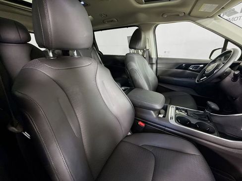 Used 2025 Kia Carnival SX Prestige image 31