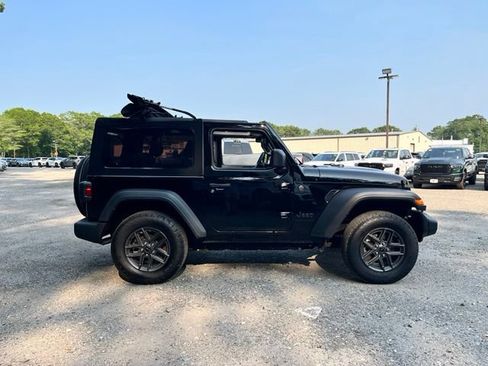 Used 2024 Jeep Wrangler Sport AWD/4WD image 5
