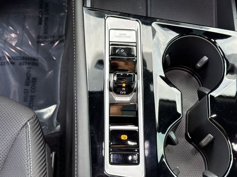 Used 2024 Volkswagen Atlas Cross Sport SE w/ Panoramic Sunroof Package FWD image 39