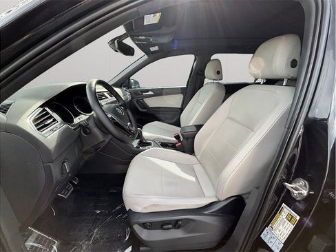 Used 2021 Volkswagen Tiguan SE R-Line FWD image 2