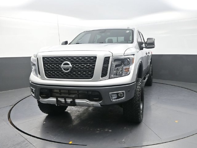 Used 2018 Nissan Titan PRO-4X w/ Pro-4x Convenience Package AWD/4WD image 2