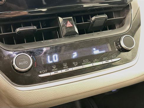 Used 2025 Toyota Corolla LE FWD image 24