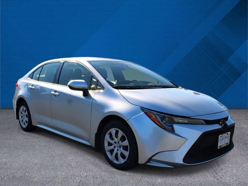 Used 2022 Toyota Corolla LE image 2