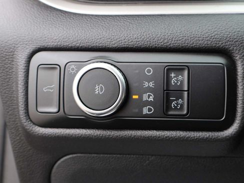 Used 2023 Ford Explorer XLT w/ Equipment Group 202A AWD/4WD image 40
