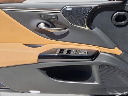 Used 2025 Lexus ES 350 Ultra Luxury w/ Accessory Package (Z2) image 15